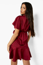 Φόρτωση εικόνας στο εργαλείο προβολής Συλλογής, Satin Wrap Ruffle Skater Dress - Γυναικείο μίνι Φόρεμα - 9000427
